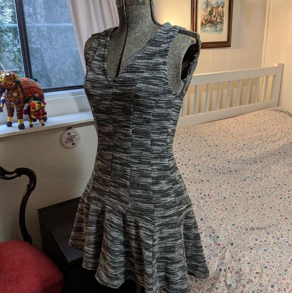 Grey Knit Fitted Short Dress - Picture 3 of 8